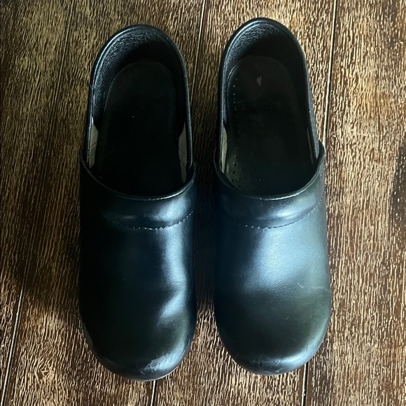 Classic Black Dansko Professional Clogs - Picture 1 of 7